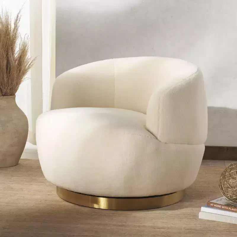 Fauteuil pivotant en fausse fourrure d'agneau, ivoire et or