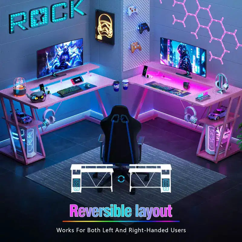 Bureau de jeu d'angle en L rose avec support d'écran et 3 étagères de rangement, bureau de joueur moderne en fibre de carbone pour un gain de place